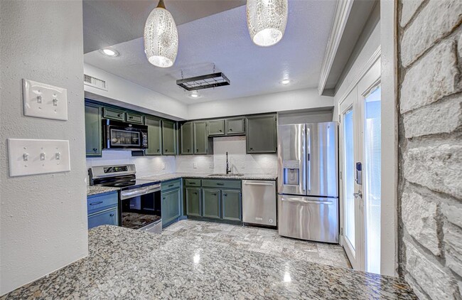 Building Photo - 177 World of Tennis Sq