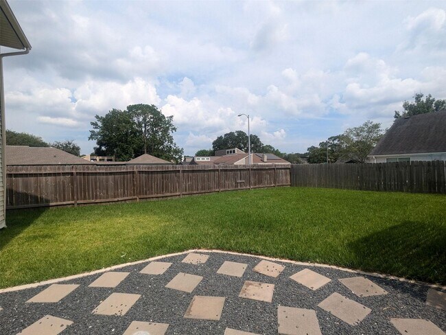 Building Photo - MOVE-IN READY 4 BED/ 2.5 BATH HOME IN MIDD...