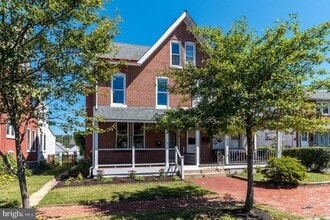 Building Photo - 739 S Matlack St