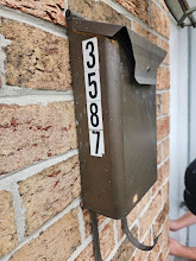 Building Photo - 3587 Gum Dr