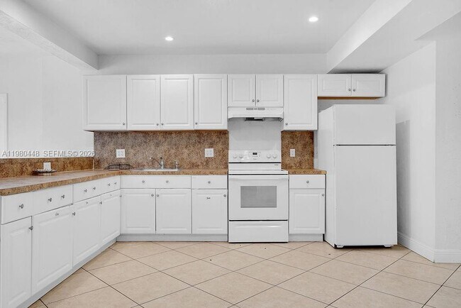 Building Photo - 2417 Pierce St