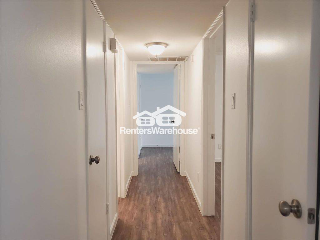 Building Photo - 361 N Post Oak Ln
