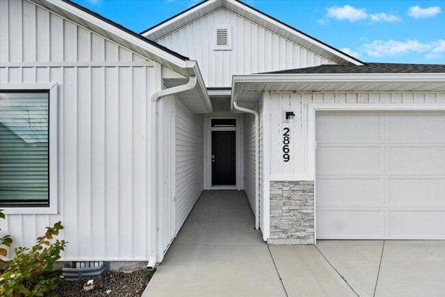 Building Photo - 2869 N Arroyo Vis Wy