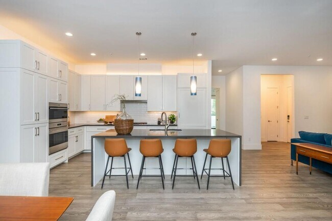 Building Photo - 1494 Red Fox Dr NE