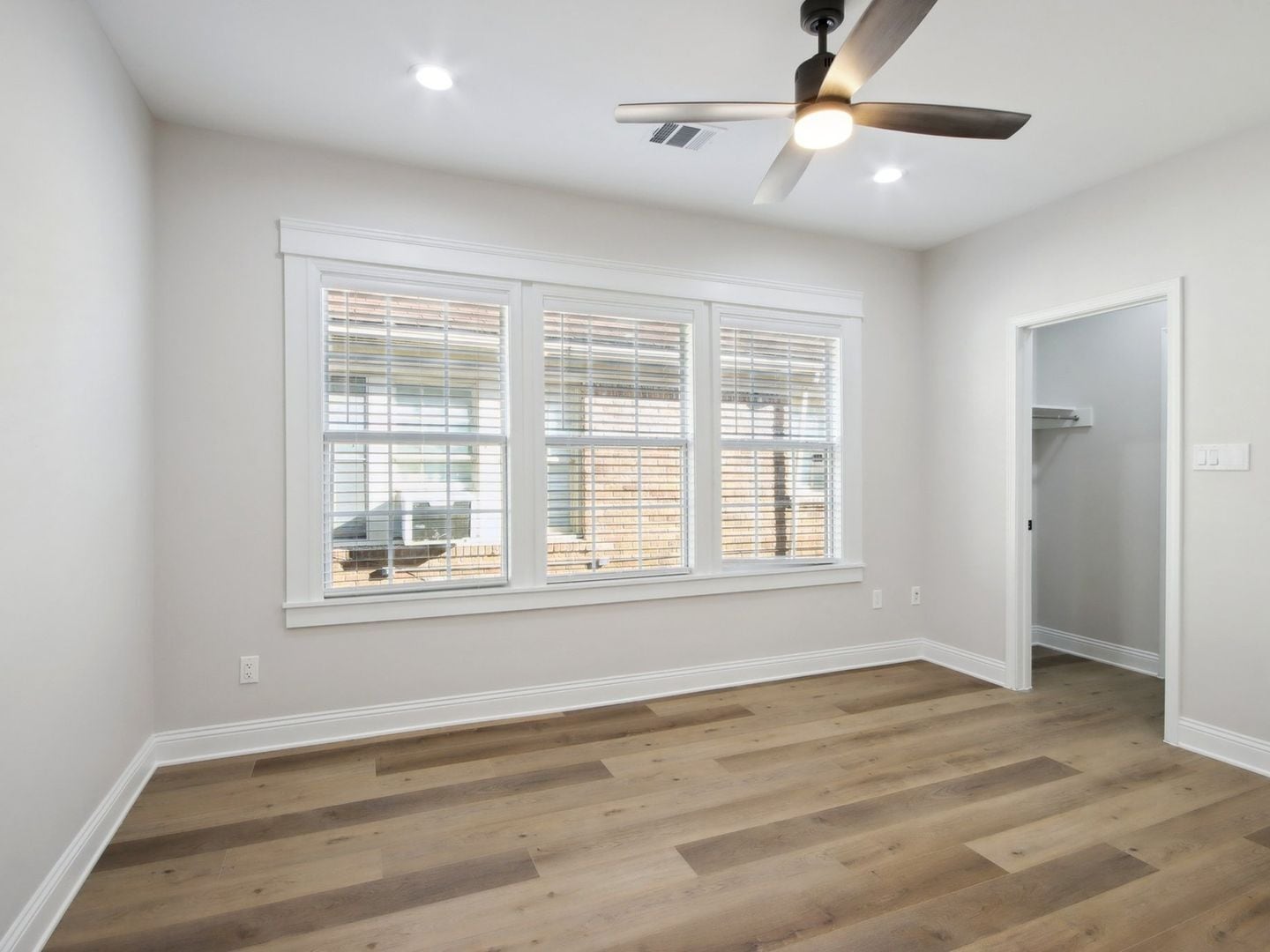 Building Photo - 1904 Calumet St