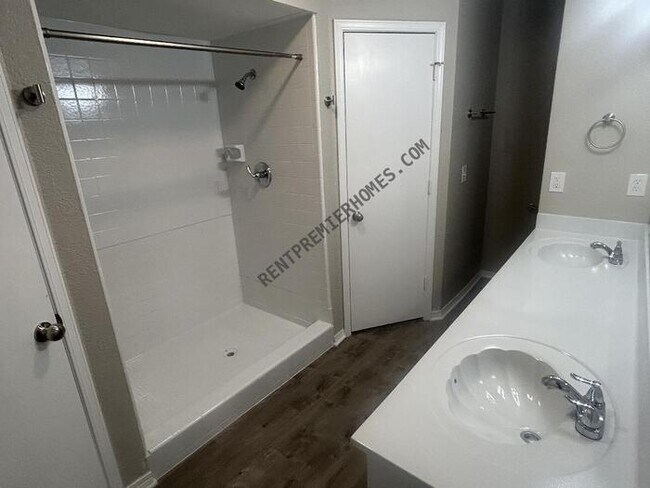 Building Photo - 2003 N 29th St