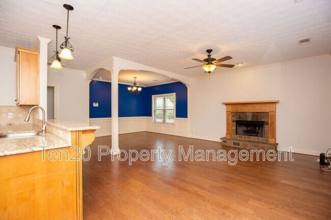 Building Photo - 7177 Helen Dr