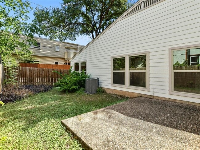 Building Photo - 8121 Ceberry Dr