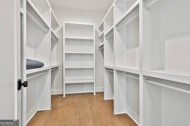 Building Photo - 940 Laurel Brooke Ave