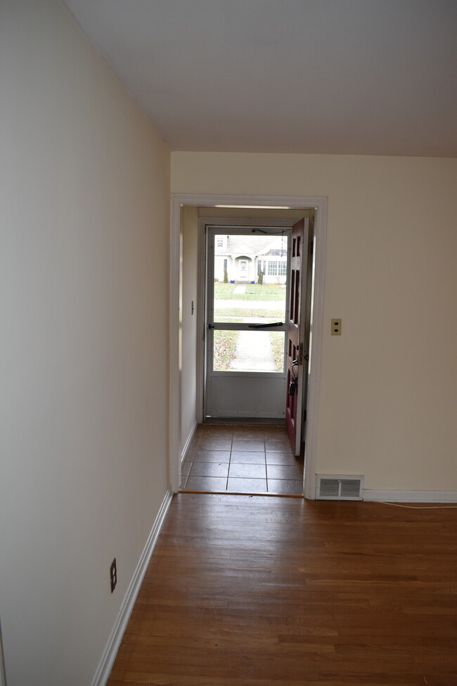 Front door with hall closet - 18921 Coffinberry Blvd