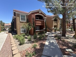 Building Photo - 1 Bedroom Condo on First Floor!