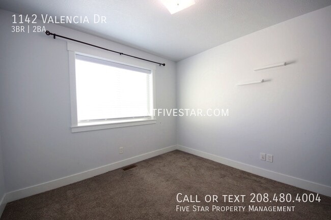 Building Photo - 1142 Valencia Dr