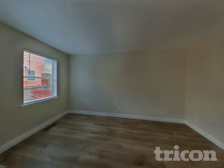 Building Photo - 11893 Dunhill Rd