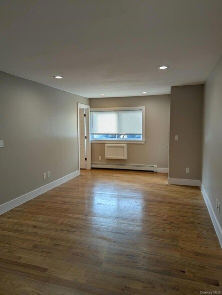 Building Photo - 1735 N Gardiner Dr