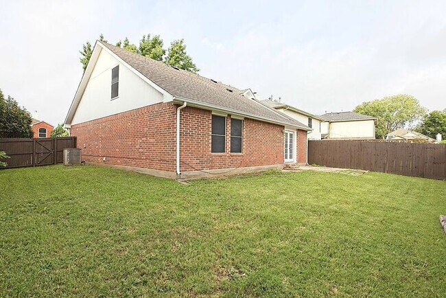 Building Photo - 1379 Honeysuckle Ln