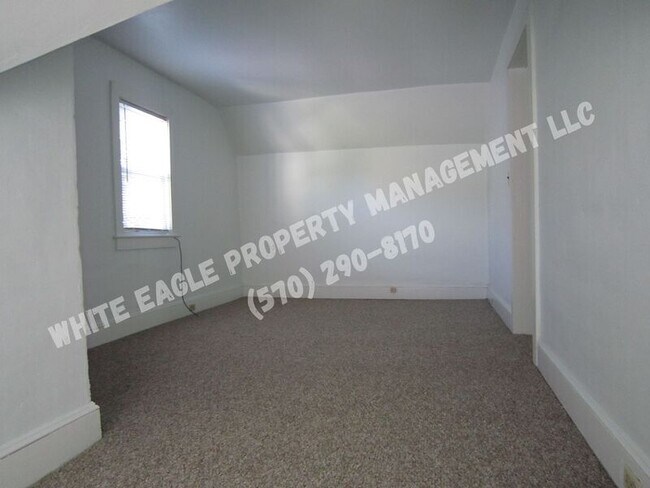 Building Photo - 1618 Roselynn St