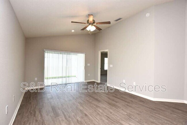 Building Photo - 372 Cascara Ln