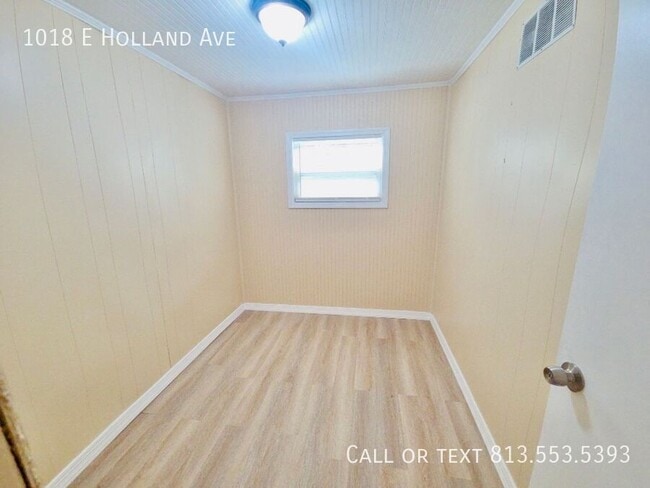 Building Photo - 1018 E Holland Ave