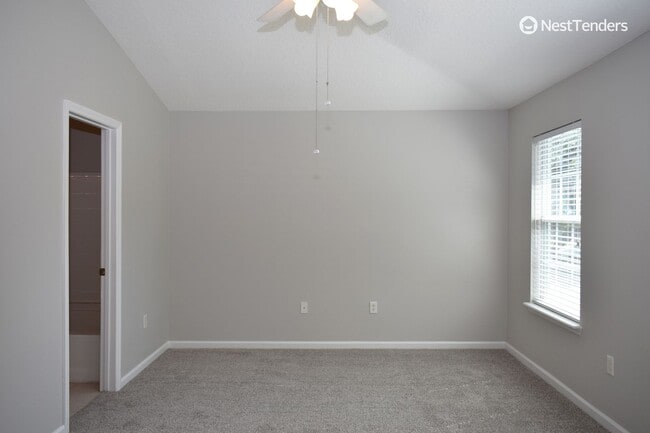 Building Photo - Three Bedroom in Cambridge at Oak Leaf Pla...