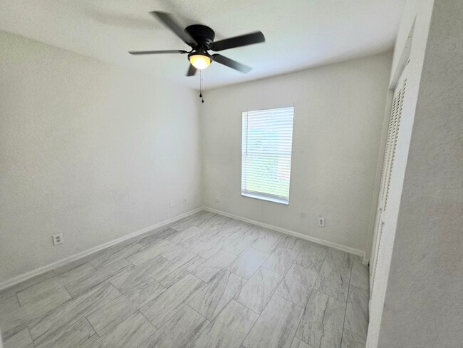 Building Photo - 569 E Ridge Cir N