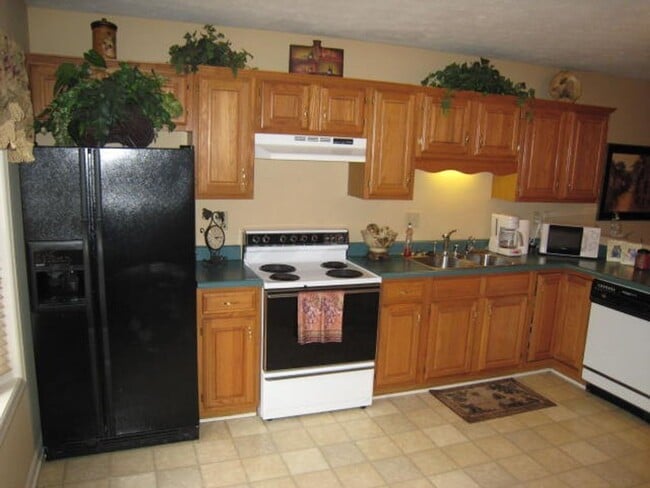 Building Photo - 2 bed + Bonus Room - Great School District...