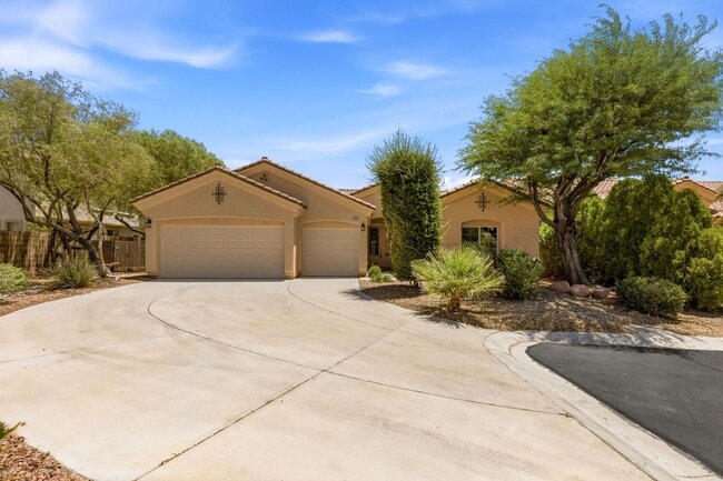 Building Photo - Beautiful Remodeled Single-Story Home W/ Pool in Southern Highlands