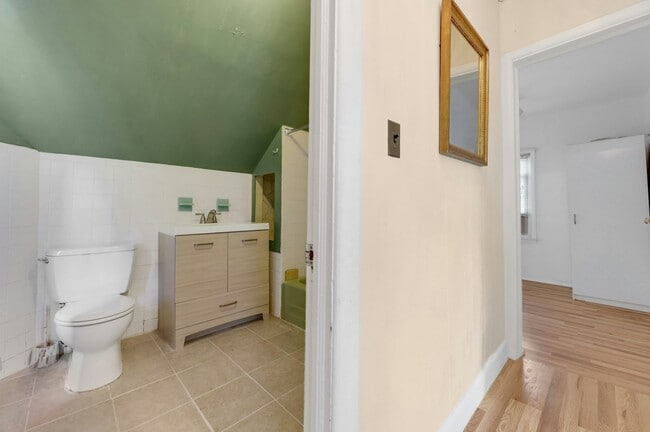 Building Photo - 31 Chestnut St