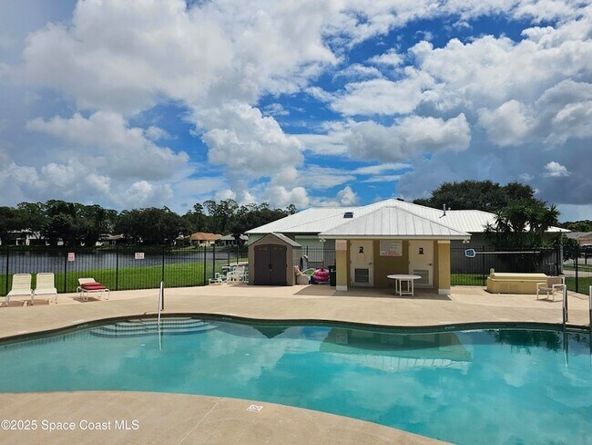 Building Photo - 1736 Vista Lake Cir