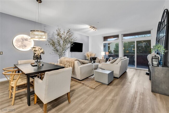 Building Photo - 8925 W Flamingo Rd