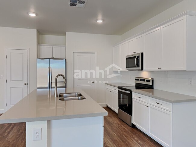 Building Photo - 6054 Theodore St