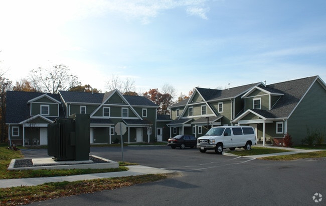 Building Photo - Crosswinds At Hudson