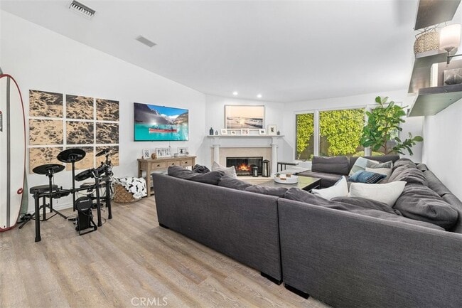 Building Photo - 600 Cliff Dr