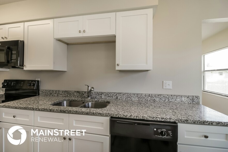 Building Photo - 568 Gardenia Cir
