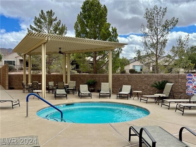 Building Photo - 2407 Jada Dr