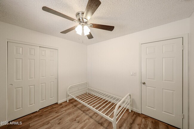 Building Photo - 5440 W Beryl Ave