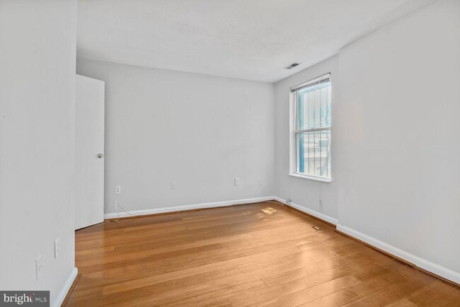 Building Photo - 1403 12th St NW