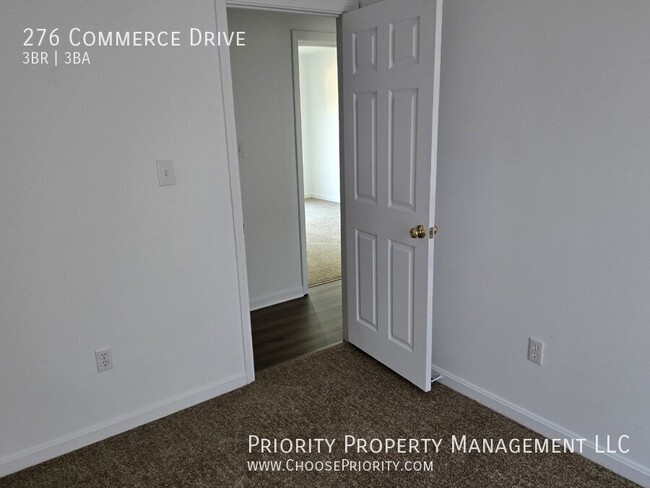 Building Photo - Updated 3BR 2.5BA Townhome, Harrisonburg