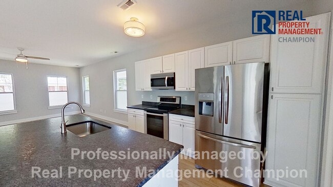 Building Photo - Modern Home Near Live Oak Pavilion