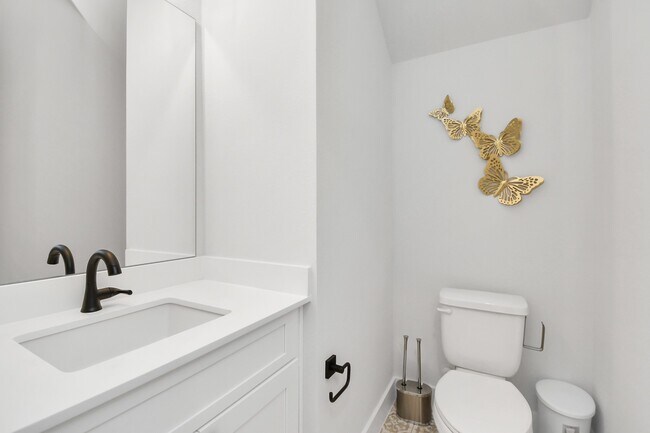 Building Photo - 6115 Campos Dr