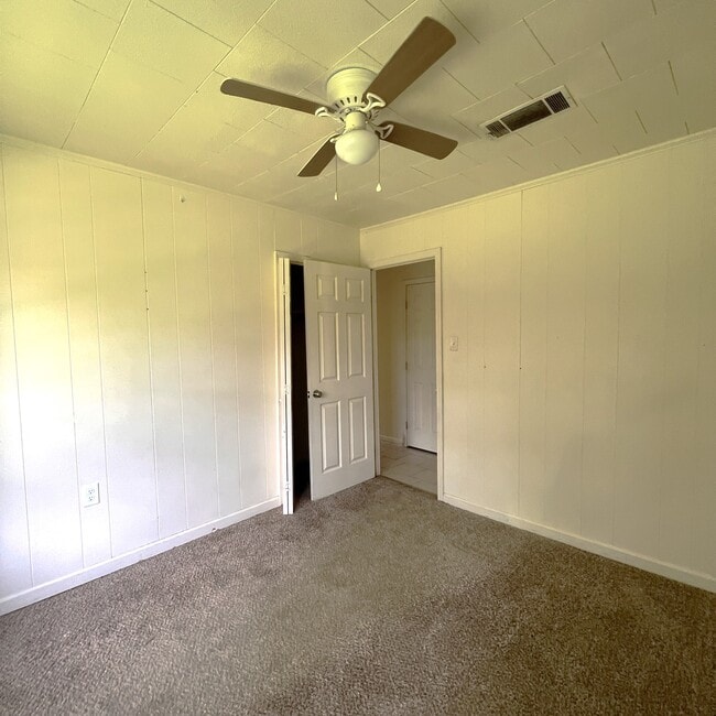 Building Photo - 1128 Westwood Dr
