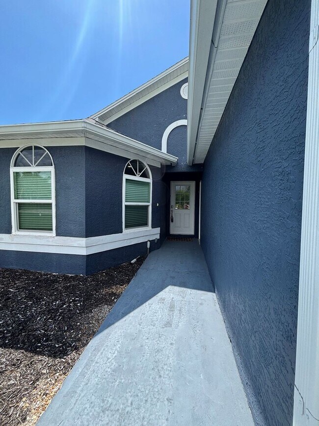 Building Photo - 1324 SE 6th Ave