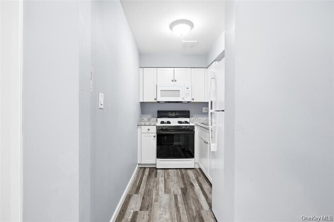 Building Photo - 9 Charles Ln