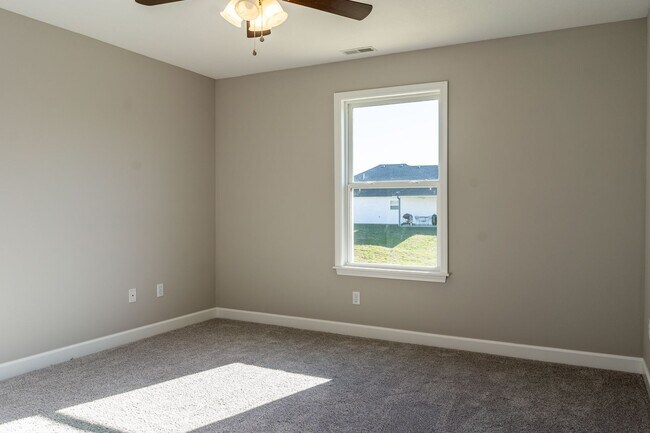 Building Photo - Lovely home for rent in established neigborhood