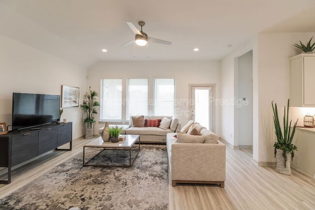 Building Photo - 603 Westwood Dr