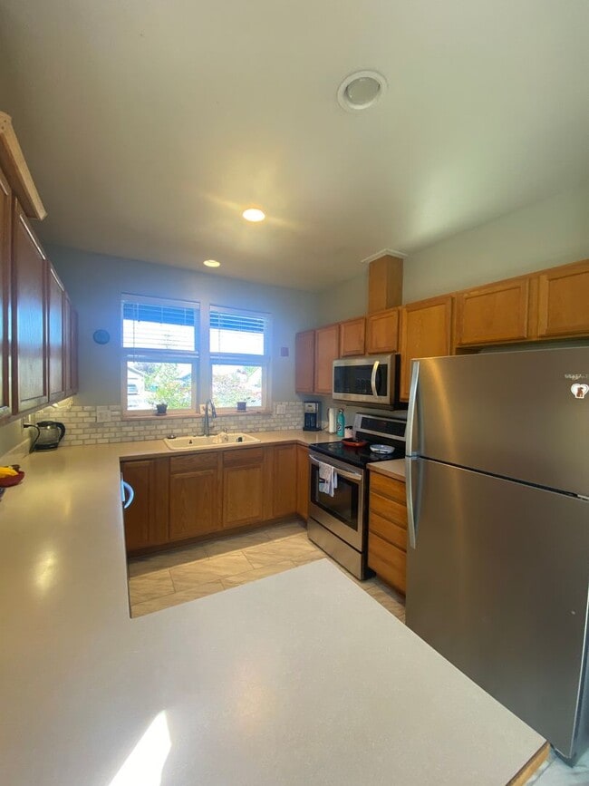 Building Photo - Single level home located in Redmond!  RV ...