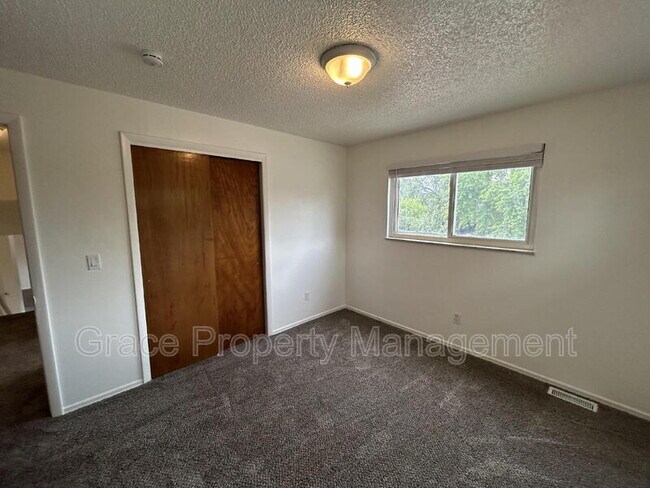 Building Photo - 9954 W Maryland Dr