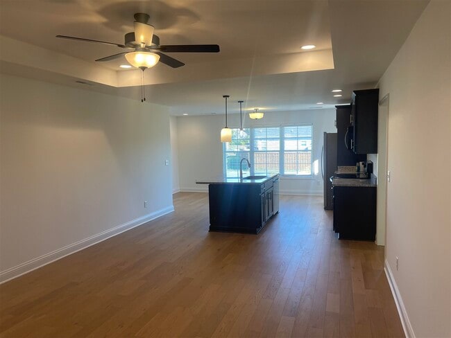 Building Photo - 717 Sheldrake Ln