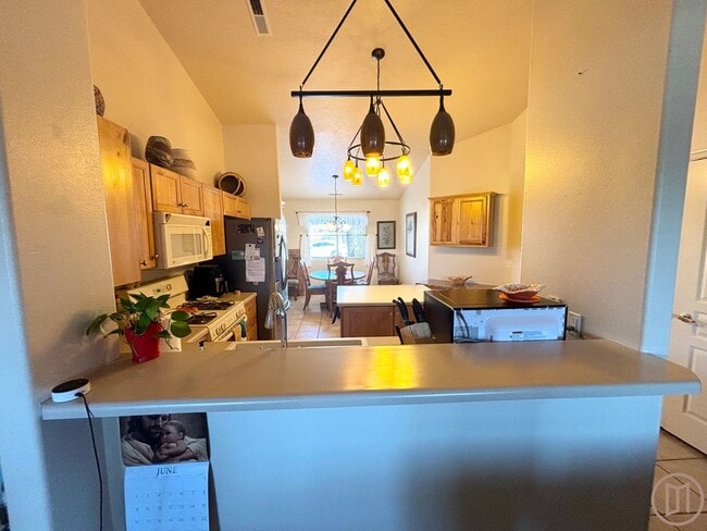 Building Photo - Snow Canyon Home!