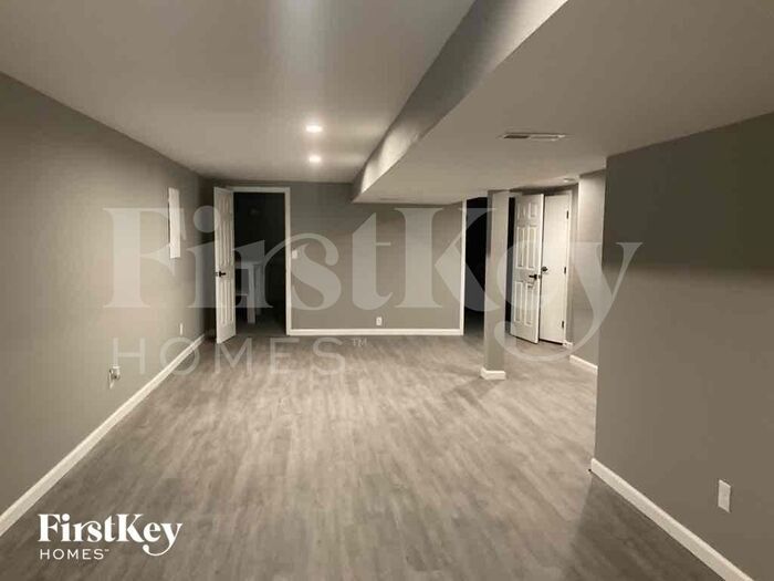 Building Photo - 816 Broadview Dr