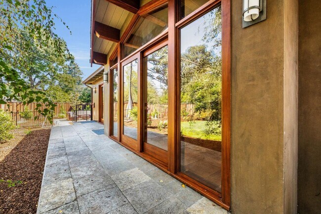 Building Photo - 77 Rebecca Ln